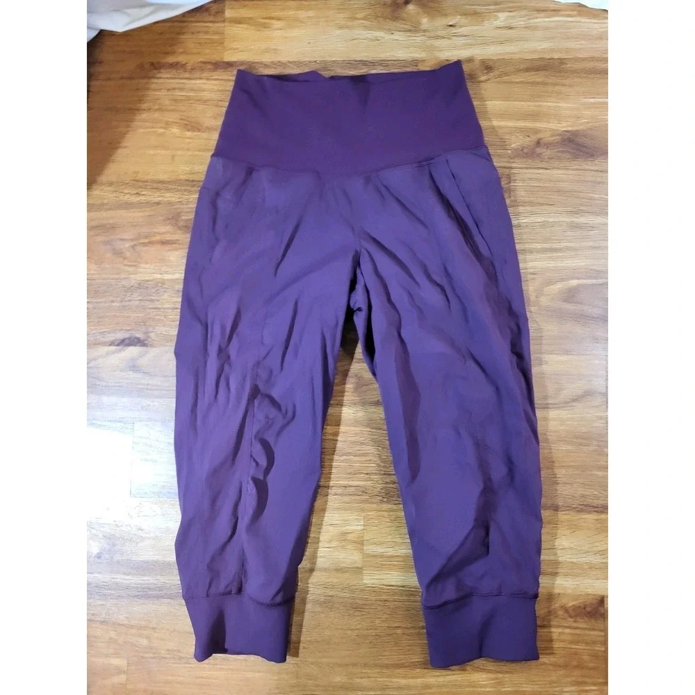 Lululemon In Flux Cropped Jogger Maroon Size 6 Athleisure Athletic Pilates Pants